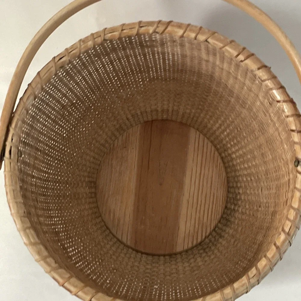 Nantucket Lighthouse Style Basket Woven Wooden Swing Handled Round 10.5